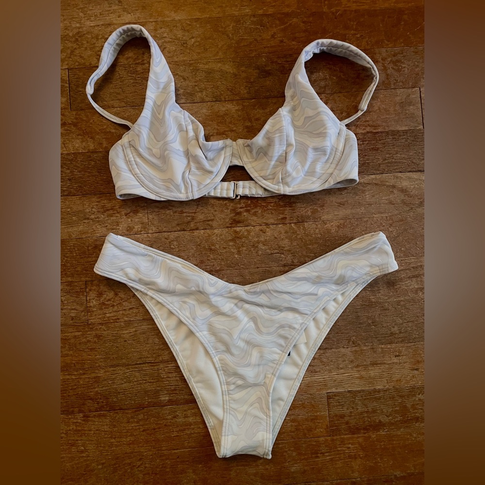 Abercrombie & Fitch High Leg Cheeky Bikini